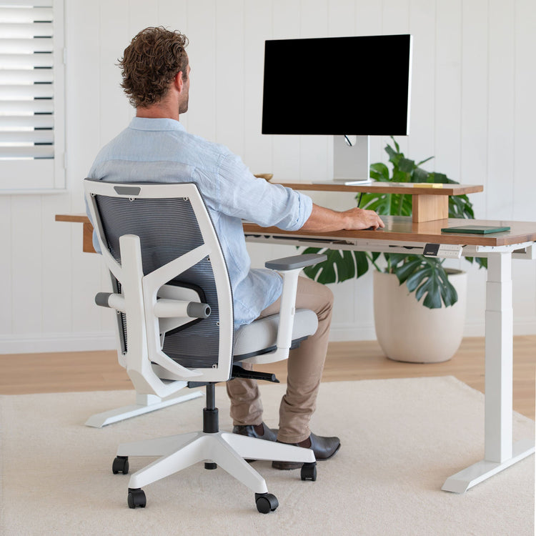 Desky elite ergonomic office chair in white