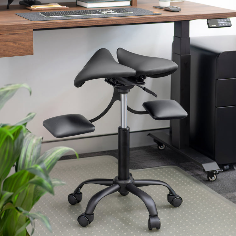 Desky Ergonomic Saddle Stool