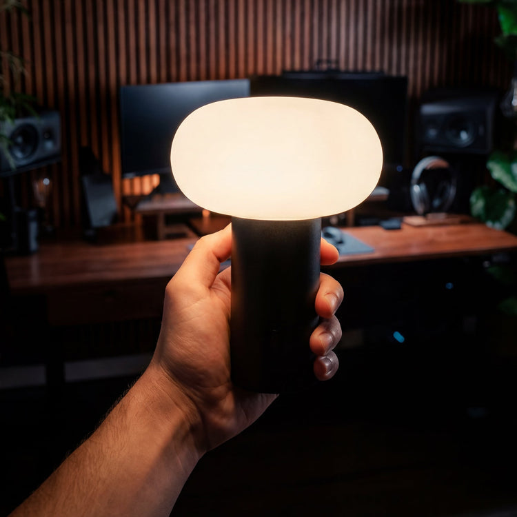 Desky eclipse cordless rechargeable desk lamp