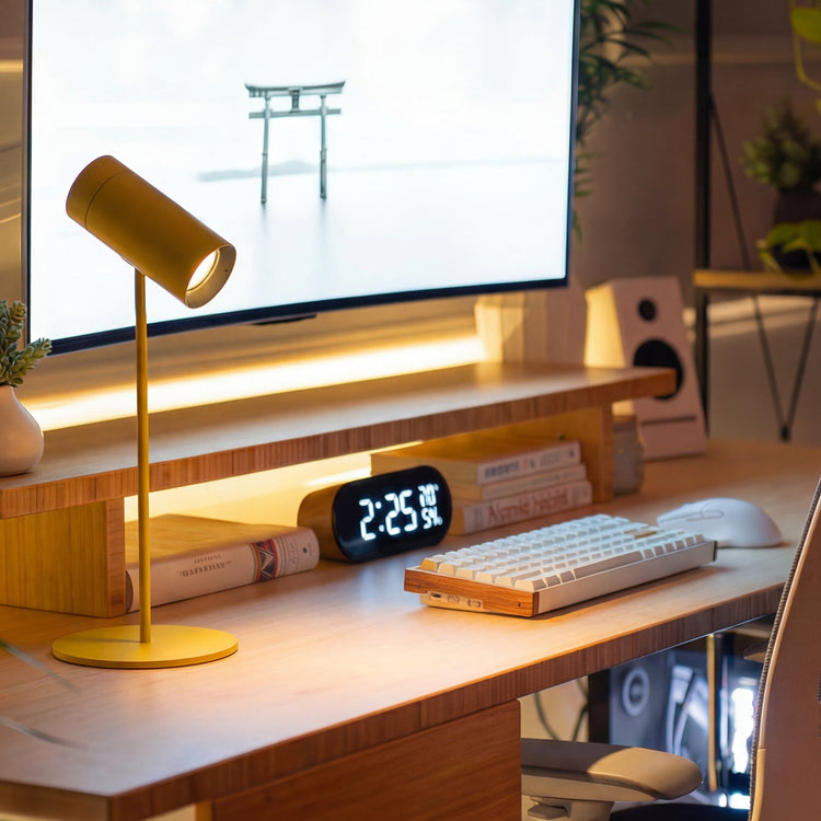 Spotlight cordless desk lamp in yellow