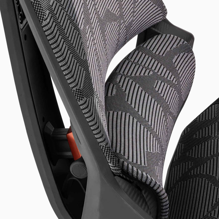 Stylish mesh back design gaming chair