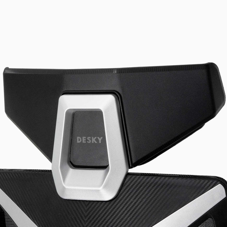 Adjustable headrest height gaming chair - Desky