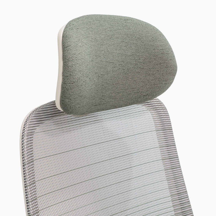 Adjustable headrest regal mesh office chair