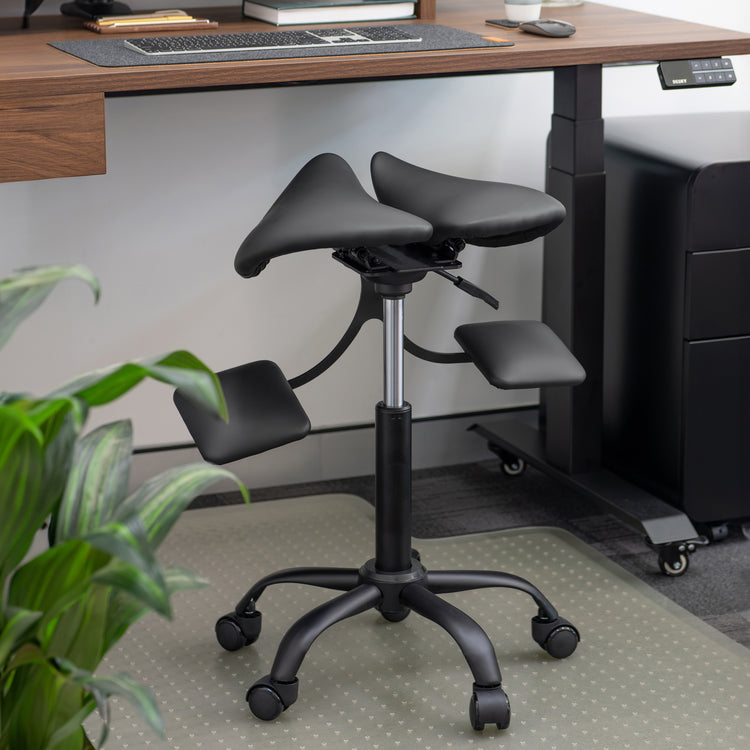 Desky Ergonomic Saddle Stool