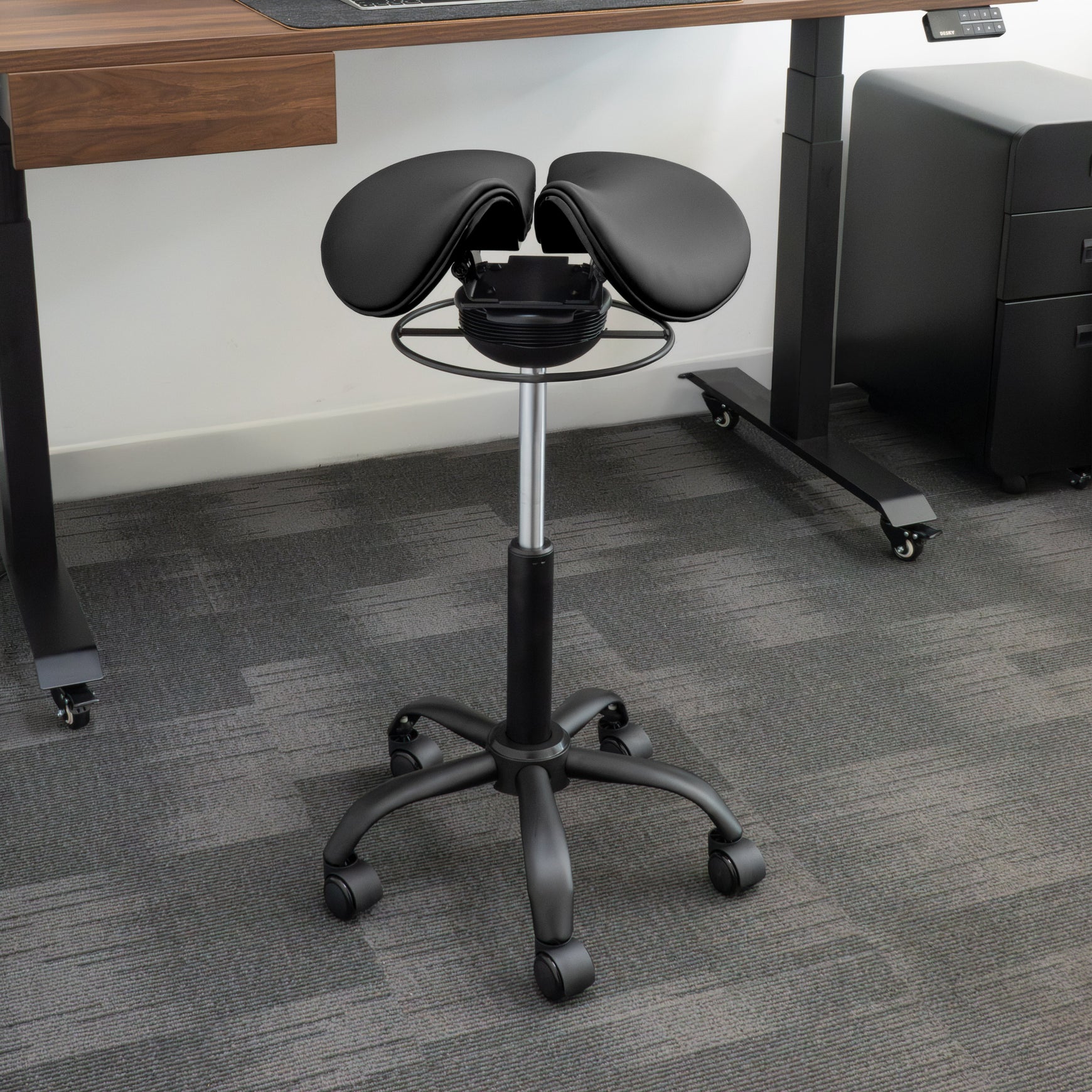 Desky Move Ergonomic Saddle Chair