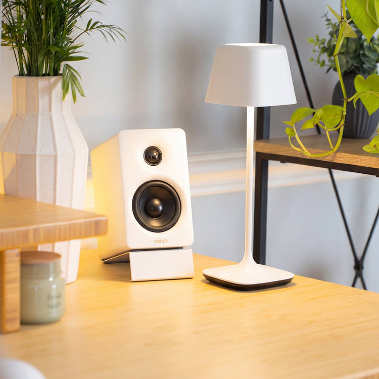 Desky Cube Cordless Desk Lamp in white on desk