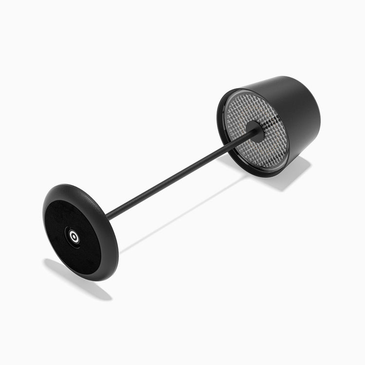 Cordless silhouette USB C lamp in black