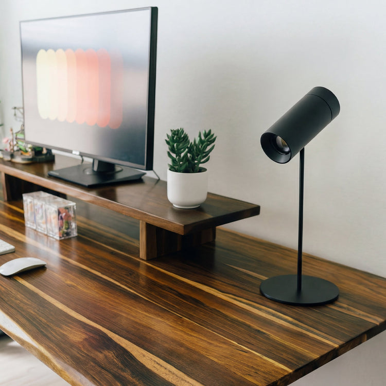 Spotlight cordless desk lamp in black