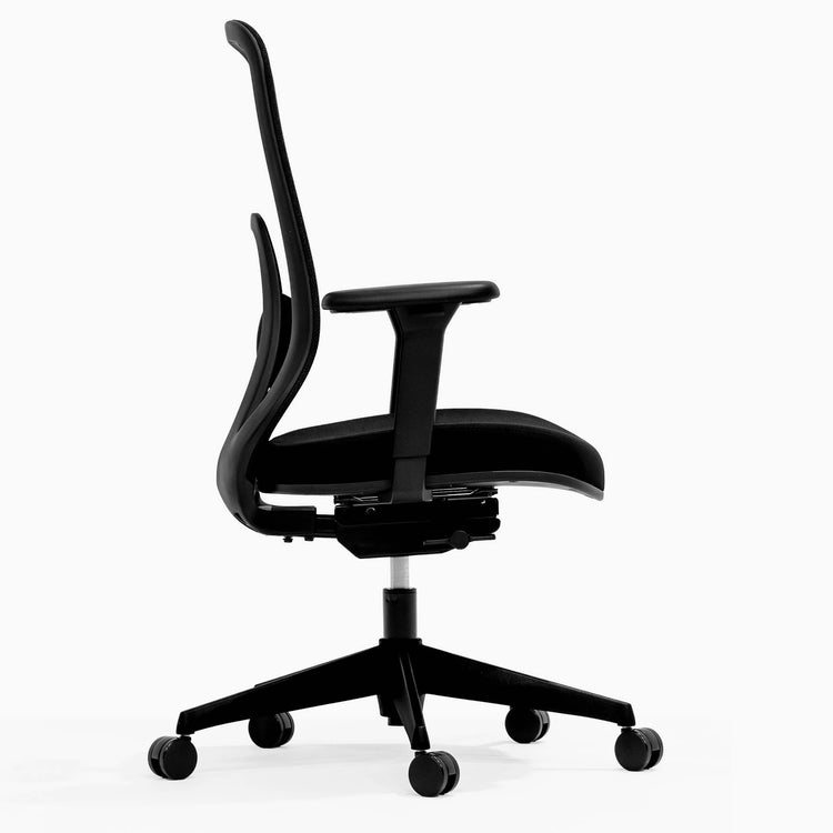 Regal mesh office chair in carbon black - Desky